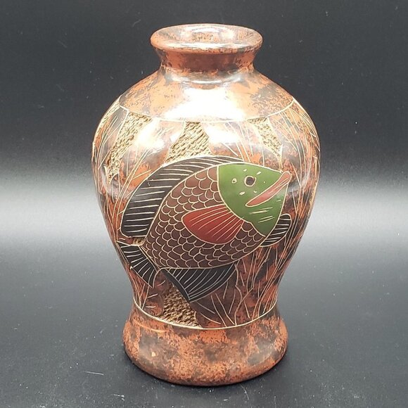 Nicaraguan Carved & Etched Fish Terracotta Folk Art Vase - Picture 7 of 9